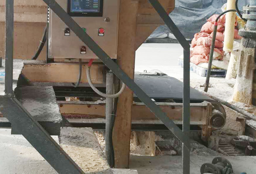 自動(dòng)化配料系統(tǒng)安裝與調(diào)試現(xiàn)場(chǎng)